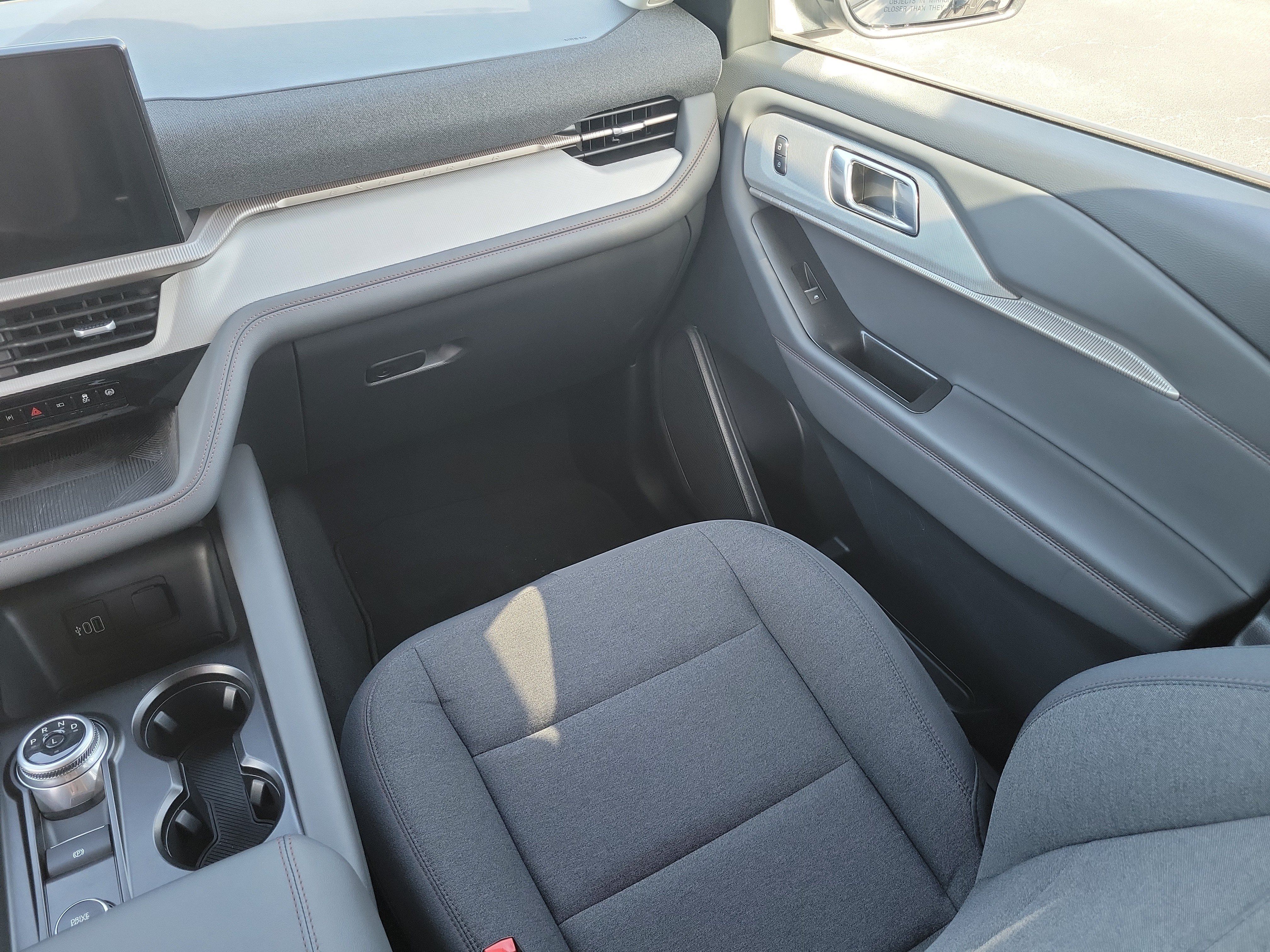 Used 2026 Ford Explorer Active RWD image 22
