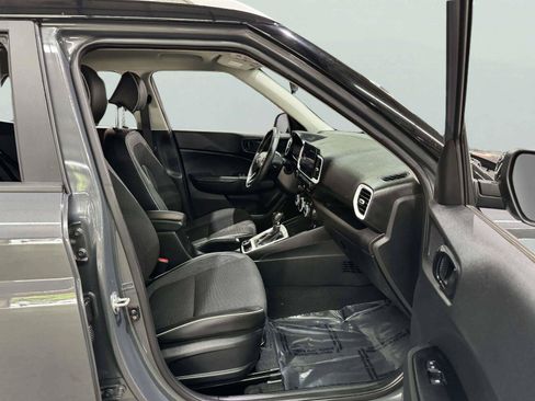 Used 2024 Hyundai Venue Limited FWD image 39