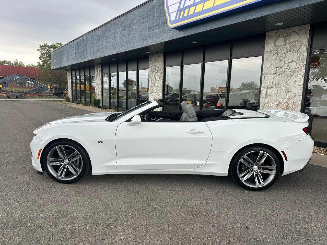 Used 2018 Chevrolet Camaro LT RWD image 4