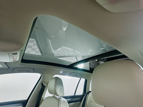 Used 2016 Volkswagen Golf Limited Edition image 25