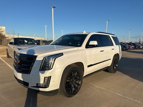 Used 2019 Cadillac Escalade Premium Luxury image 1