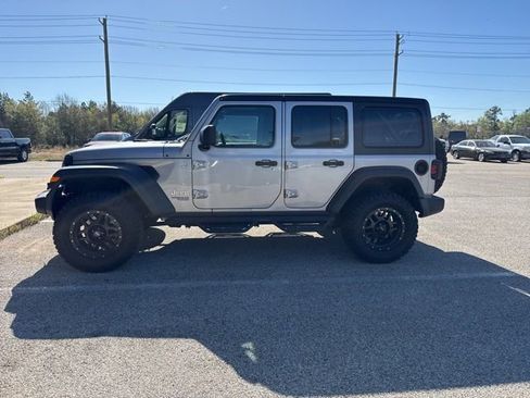 Used 2019 Jeep Wrangler Unlimited Sport S image 1