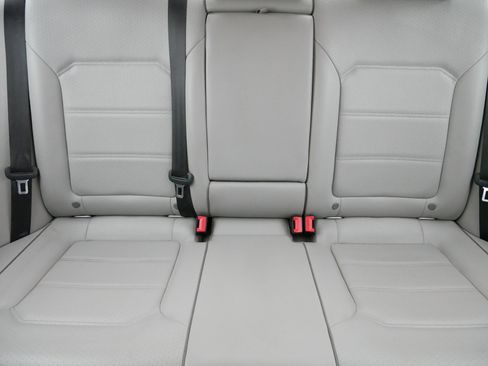 Used 2017 Volkswagen Passat 1.8T SE image 13