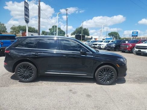 Used 2022 Lincoln Corsair Reserve w/ Equipment Group 201A FWD image 5