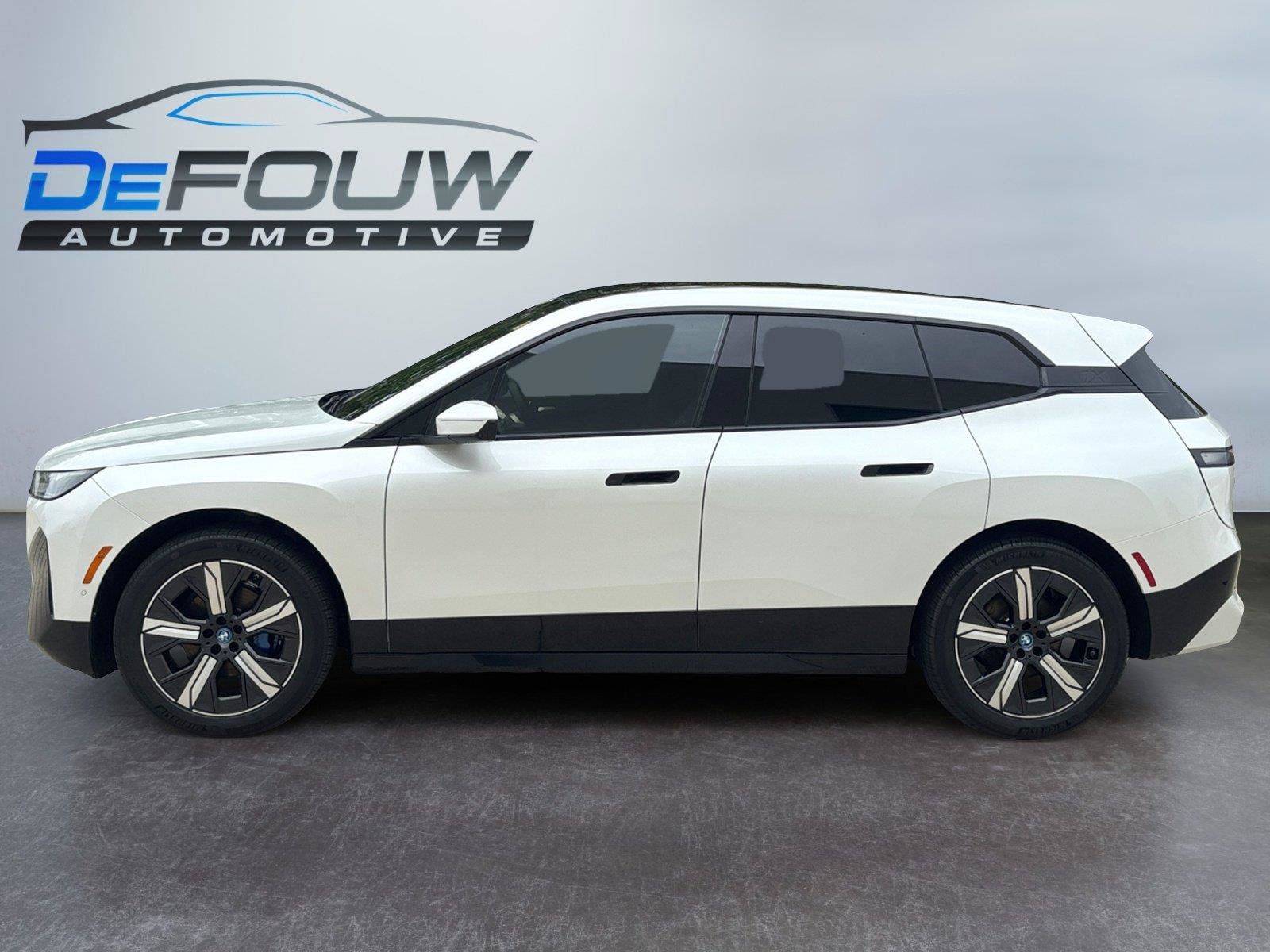 Used 2025 BMW iX xDrive50 w/ Premium Package AWD/4WD image 6