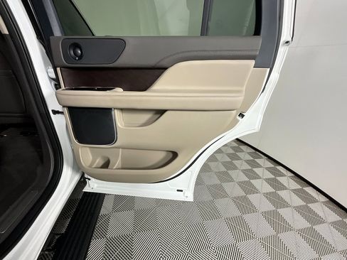 Used 2024 Lincoln Navigator Premiere image 25