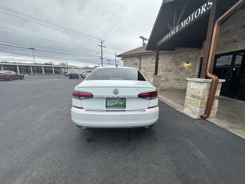 Used 2022 Volkswagen Passat 2.0T SE image 3