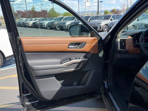 Used 2024 Nissan Pathfinder Platinum AWD/4WD image 10