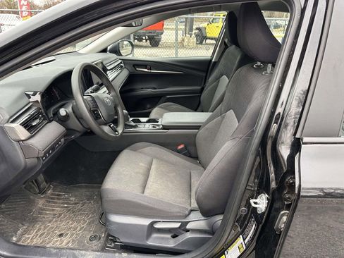 Used 2025 Toyota Camry SE FWD image 11