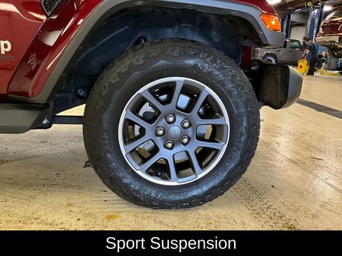 Certified 2021 Jeep Gladiator Overland w/ Popular Equipment Package image 15