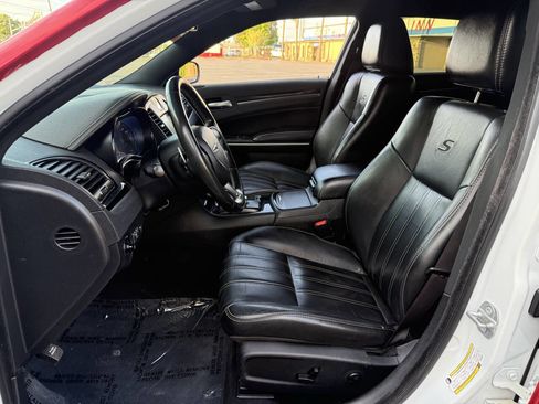 Used 2019 Chrysler 300 S RWD image 13