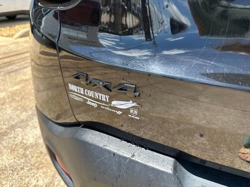 Used 2022 Jeep Renegade Altitude AWD/4WD image 7