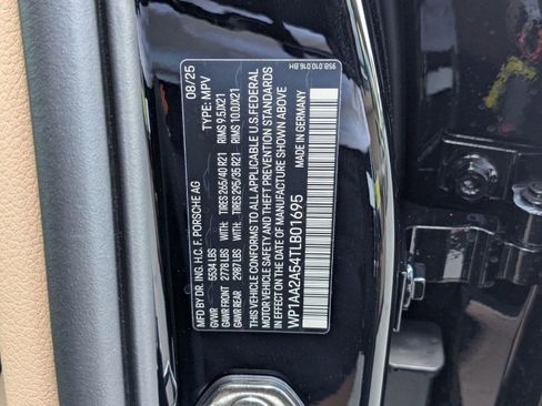Certified 2026 Porsche Macan AWD/4WD image 30