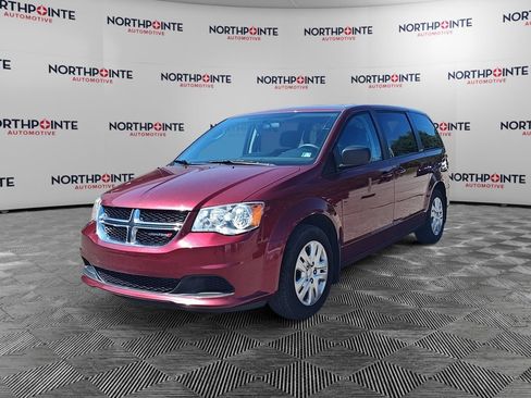 Used 2018 Dodge Grand Caravan SE FWD image 2