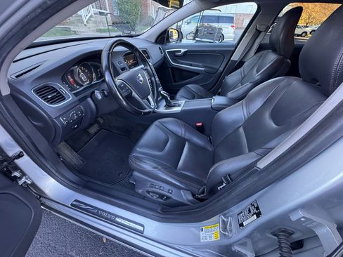 Used 2016 Volvo V60 T5 Cross Country w/ Convenience Package image 33