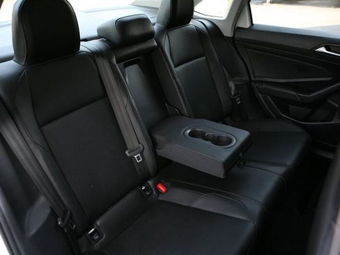 Used 2019 Volkswagen Jetta SE FWD image 14