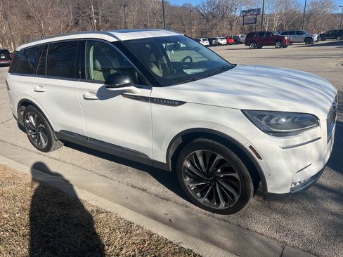 Used 2020 Lincoln Aviator Reserve w/ Equipment Group 201A image 3