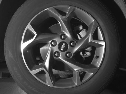 Used 2025 Chevrolet Trax LT FWD image 16