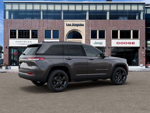 New 2026 Jeep Grand Cherokee Limited w/ Limited Altitude Package AWD/4WD image 4