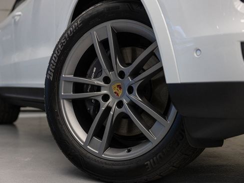 New 2024 Porsche Cayenne Coupe image 13