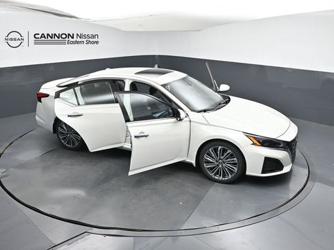 New 2025 Nissan Altima 2.5 SL FWD image 30