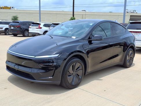 Used 2026 Tesla Model Y 2WD image 4