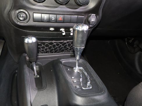 Used 2018 Jeep Wrangler Unlimited Sport S AWD/4WD image 27