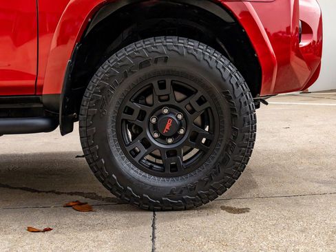 Used 2022 Toyota 4Runner SR5 AWD/4WD image 11