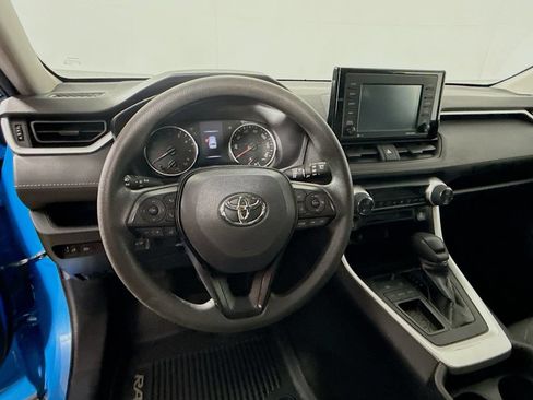 Used 2020 Toyota RAV4 XLE w/ Convenience Package FWD image 11