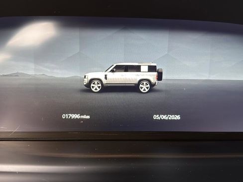 Used 2024 Land Rover Defender 110 X-Dynamic SE AWD/4WD image 21