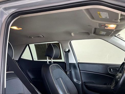 Used 2022 Hyundai Venue Limited FWD image 23