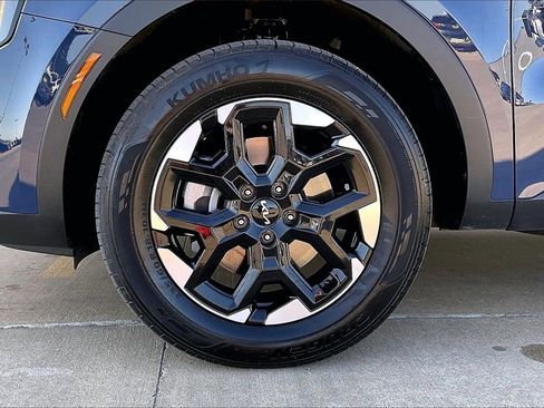 Used 2025 Kia Sorento S image 9