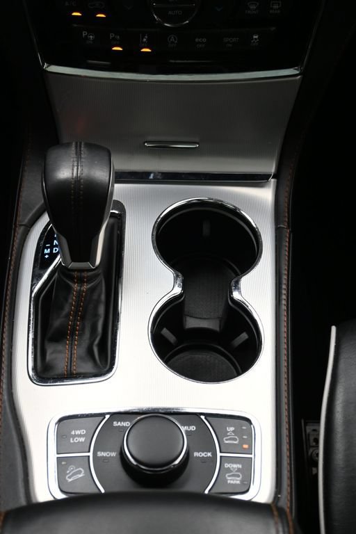 Used 2020 Jeep Grand Cherokee Summit AWD/4WD image 21