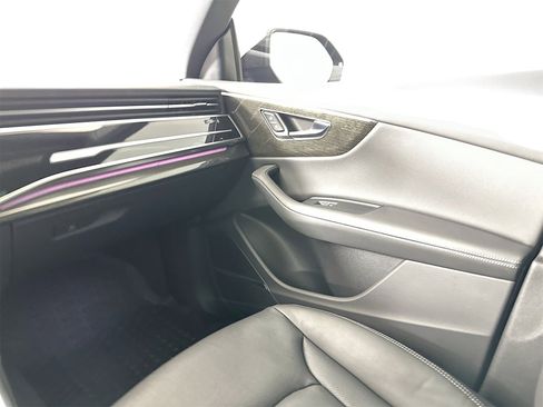 Used 2025 Audi Q8 Premium Plus image 25