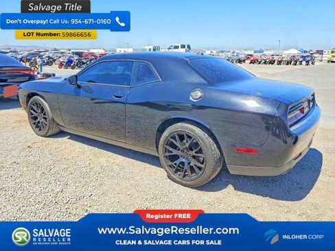 Used 2015 Dodge Challenger SXT RWD image 3