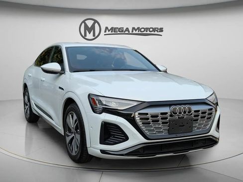 Used 2024 Audi Q8 e-tron Premium Plus w/ Premium Plus Package AWD/4WD image 11