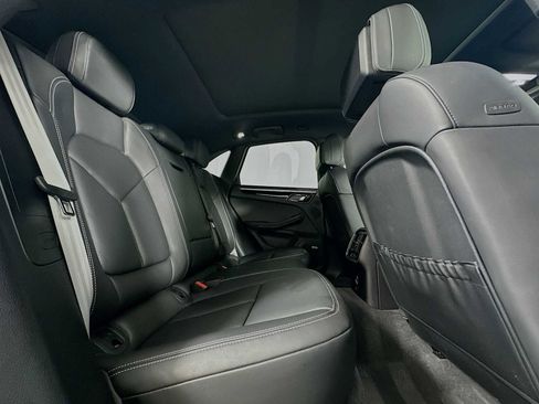 Certified 2022 Porsche Macan S AWD/4WD image 28