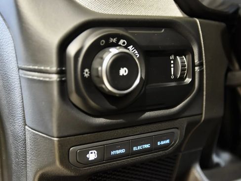 Used 2024 Jeep Wrangler Unlimited Sahara w/ Dual Top Group AWD/4WD image 15