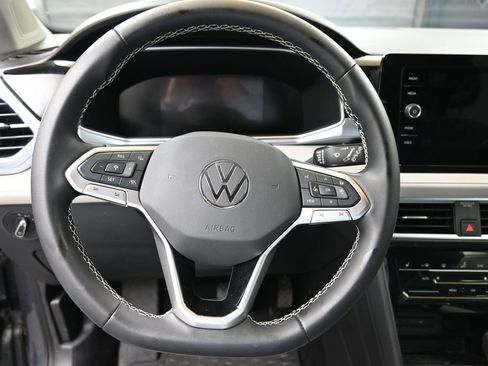 Used 2025 Volkswagen Taos SE AWD/4WD image 23