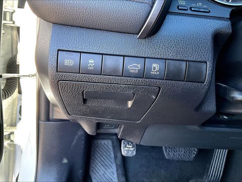 Used 2021 Toyota Camry LE image 28