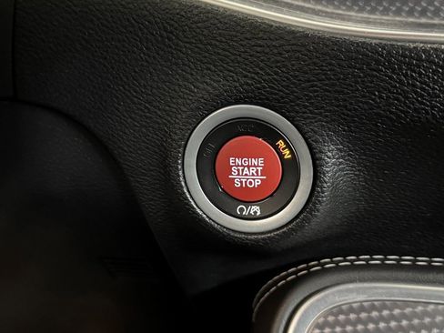 Used 2019 Dodge Challenger SRT Hellcat Redeye image 38