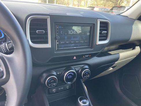 Used 2023 Hyundai Venue SEL w/ Cargo Package image 20