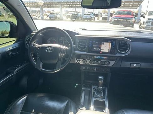Used 2019 Toyota Tacoma TRD Sport AWD/4WD image 17