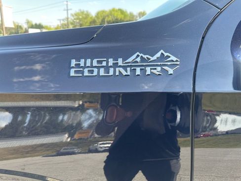 Used 2021 Chevrolet Suburban High Country image 15