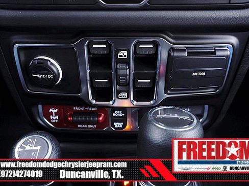 Certified 2025 Jeep Gladiator Rubicon w/ Convenience Group AWD/4WD image 22