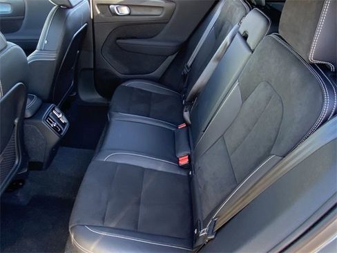 Used 2022 Volvo XC40 T5 R-Design w/ Advanced Package image 19