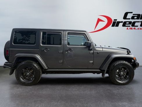 Used 2017 Jeep Wrangler Unlimited Sahara AWD/4WD image 3
