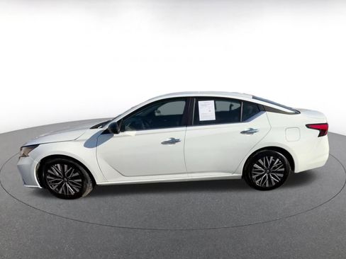 Used 2025 Nissan Altima 2.5 SV image 9