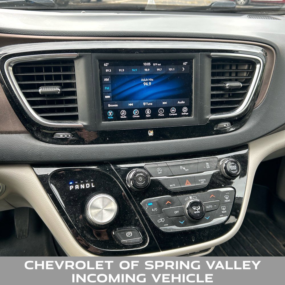Used 2018 Chrysler Pacifica Touring Plus w/ Tire & Wheel Group FWD image 12