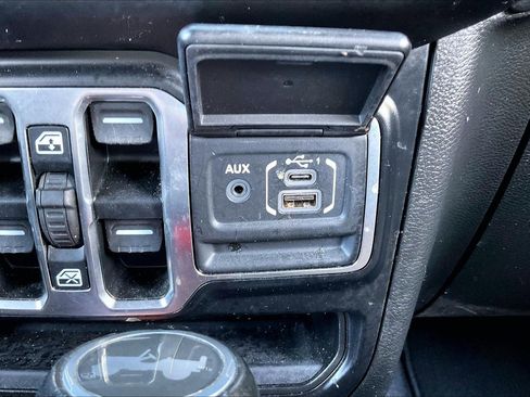 Certified 2022 Jeep Wrangler Unlimited Sahara w/ Cold Weather Group AWD/4WD image 21